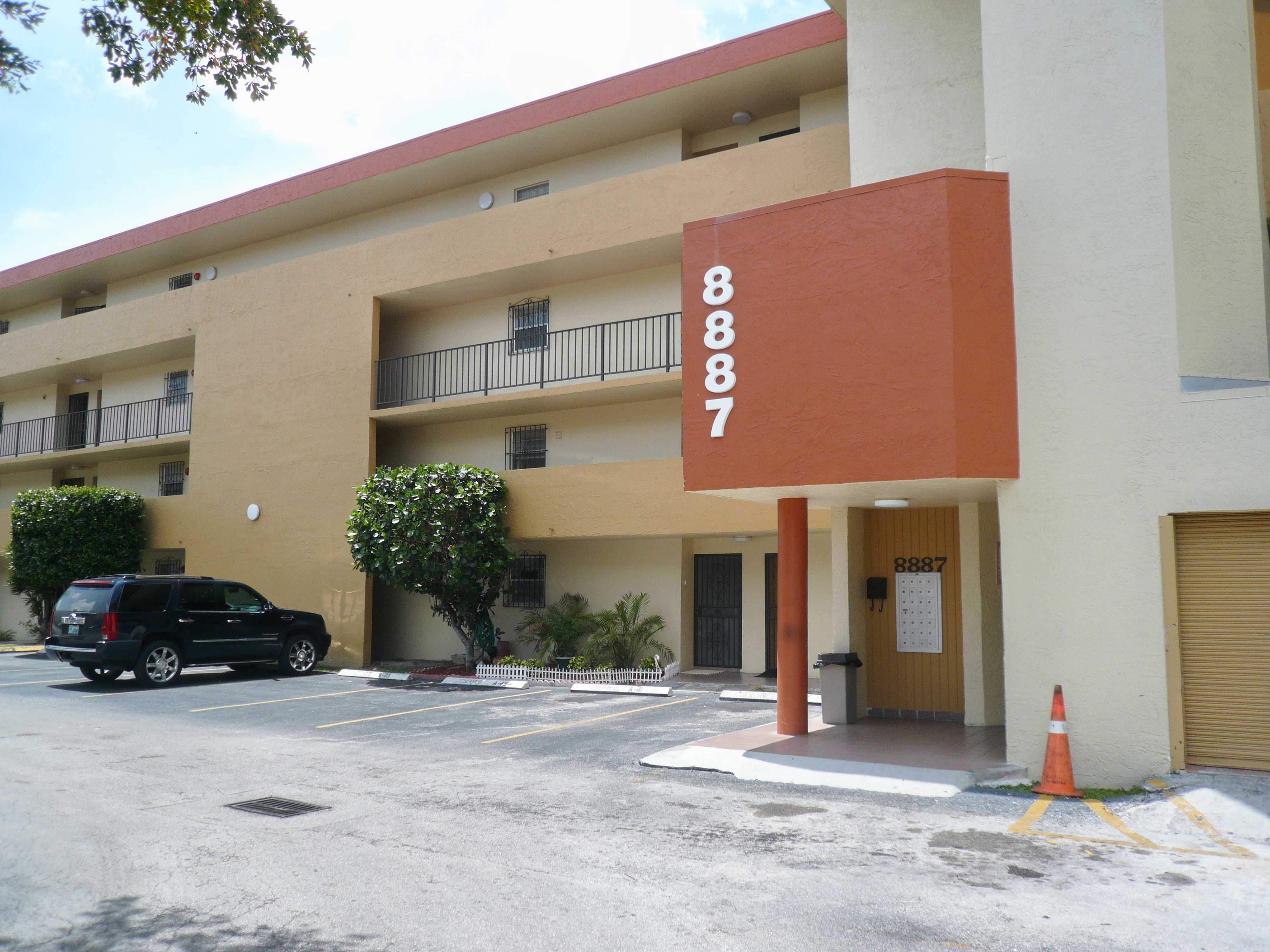 8887 FONTAINEBLEAU BL # 407, Miami, Florida 33172 