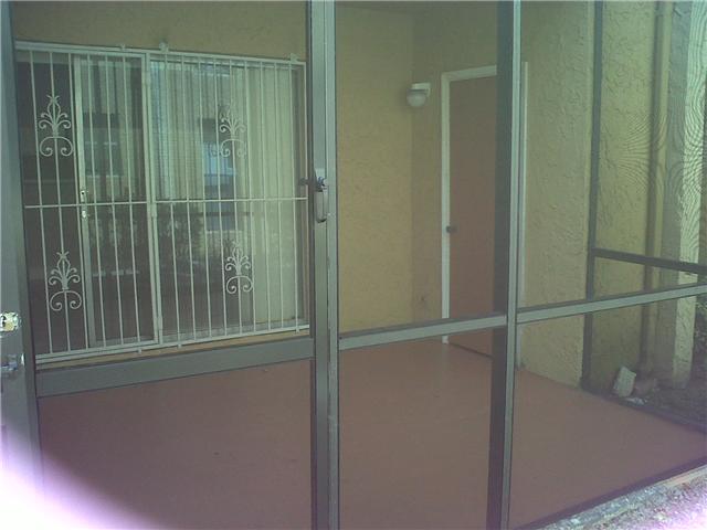 4445 TREEHOUSE LN # B-17, Tamarac, Florida 33319 