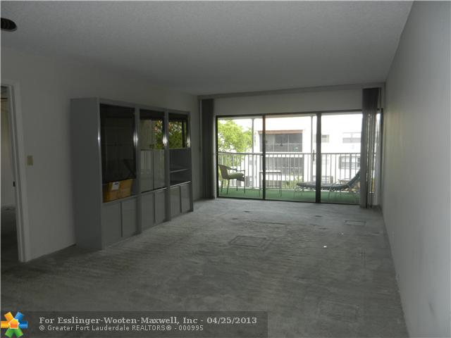 100 LAKEVIEW DR # 305, Weston, Florida 33326 