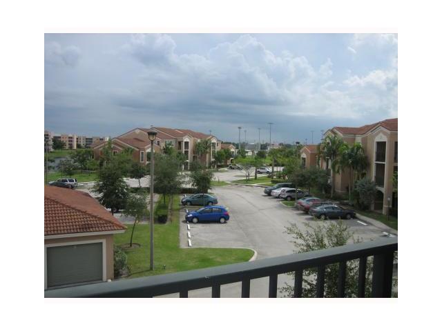 8040 NOB HILL RD # 305, Tamarac, Florida 33321 