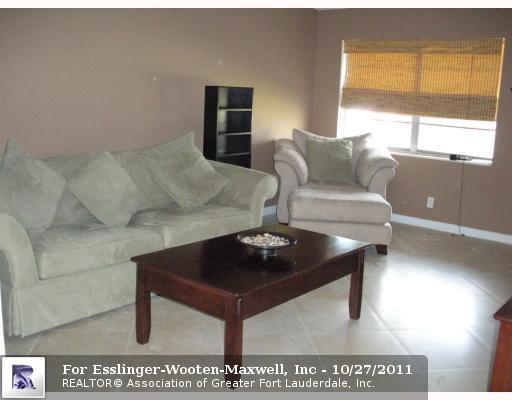 2415 LINCOLN ST # 104, Hollywood, Florida 33020 