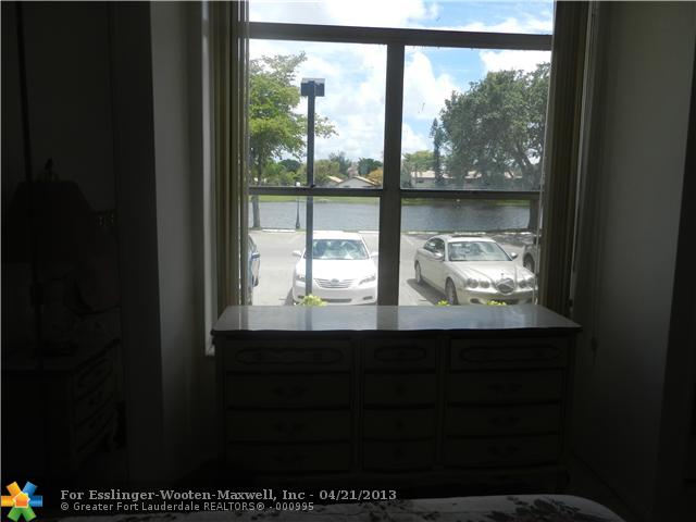 3690 INVERRARY DR # 1F, Lauderhill, Florida 33319 