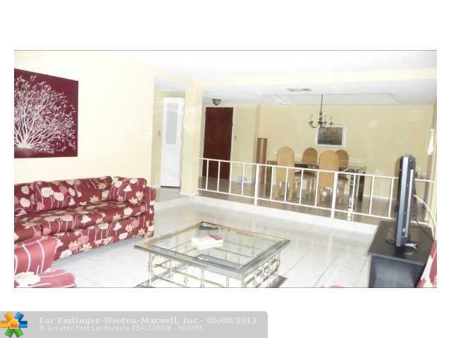 3680 Inverrary Dr # 2E, Lauderhill, Florida 33319 