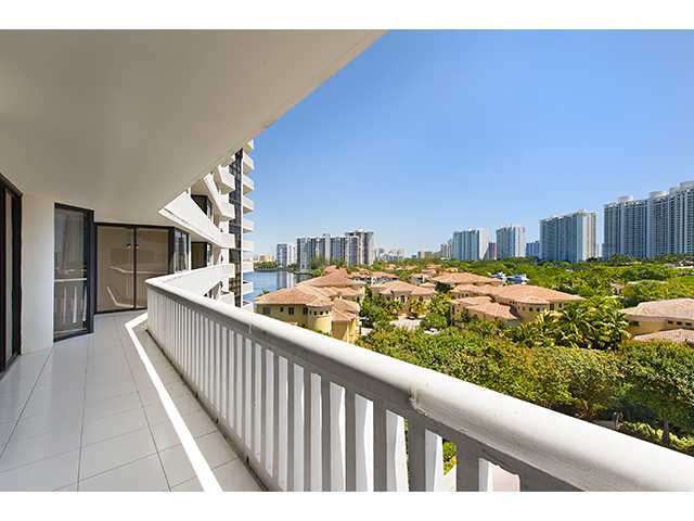 1000 ISLAND BL # 807, Aventura, Florida 33160 