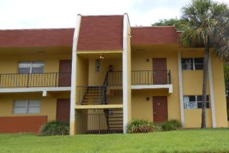 7925 Fairview Dr Apt 210, Tamarac, FL 33321 