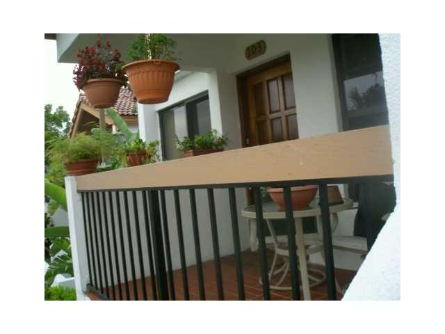 7525 SW 153 PL # 203-11, Miami, Florida 33193 