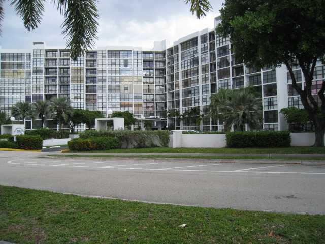 1000 PARKVIEW DR # 1024, Hallandale, Florida 33009 