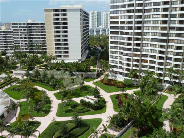 2500 PARKVIEW DR # 1414, Hallandale, Florida 33009 