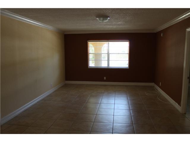 1300 MOFFETT # 106, Hallandale, Florida 33009 