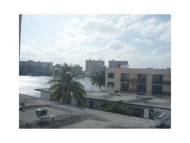 2420 DIANA DR # 406, Hallandale, Florida 33009 