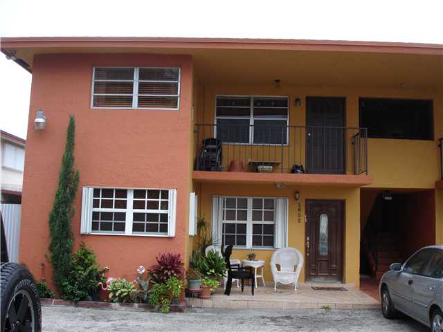 1654 W 42 PL # 4, Hialeah, Florida 33012 