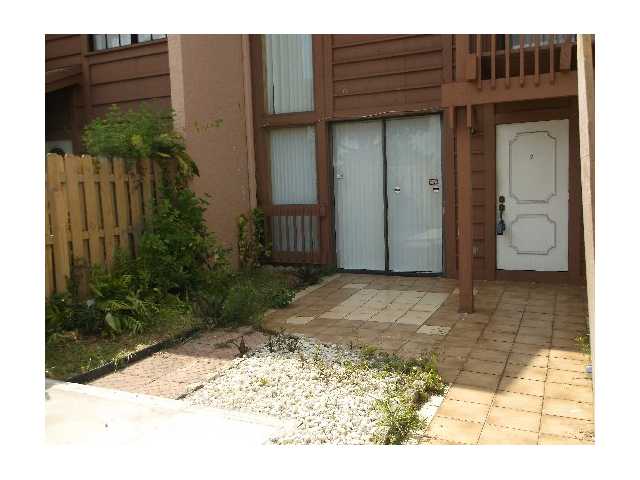 6765 NW 169 ST # 6A, Hialeah, Florida 33015 