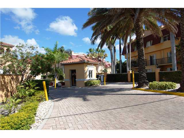 8600 SW 67 AV # 908, Pinecrest, Florida 33143 