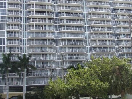 7601 E Treasure Dr, Miami Beach, FL 33141 
