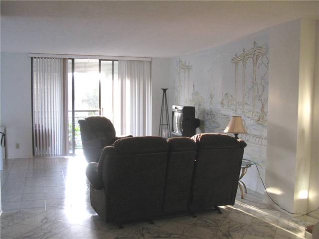 20400 W Country Club Dr # 319, Aventura, Florida 33180 