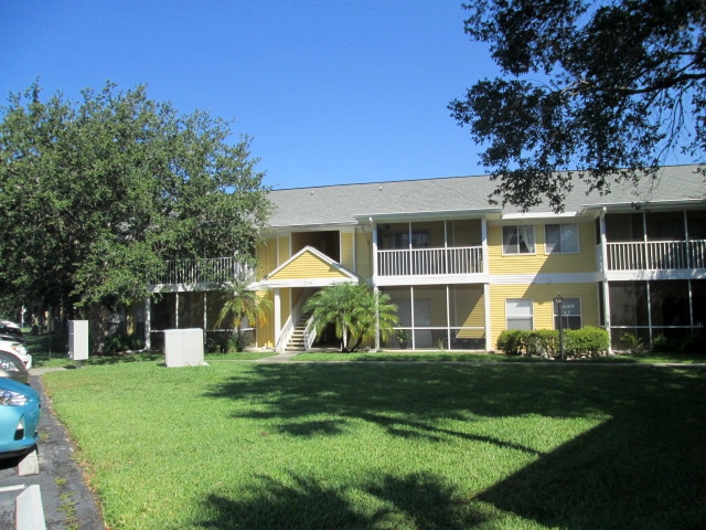 2734 Fountain View,207, Naples, FL 34109 