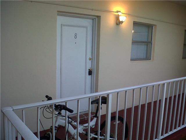 2008 JACKSON ST # E8, Hollywood, Florida 33020 