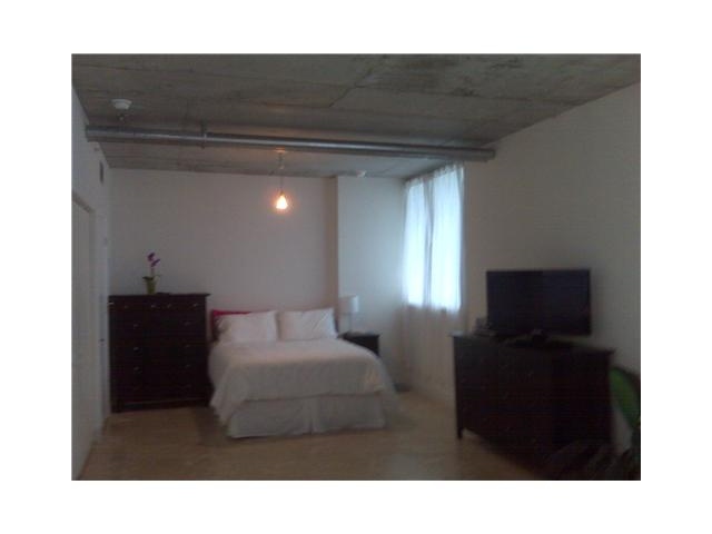 690 1 CT # 2025, Miami, Florida 33130 