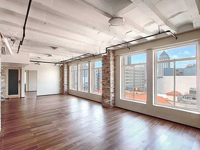117 NE 1 AVE # 701, Miami, Florida 33132 