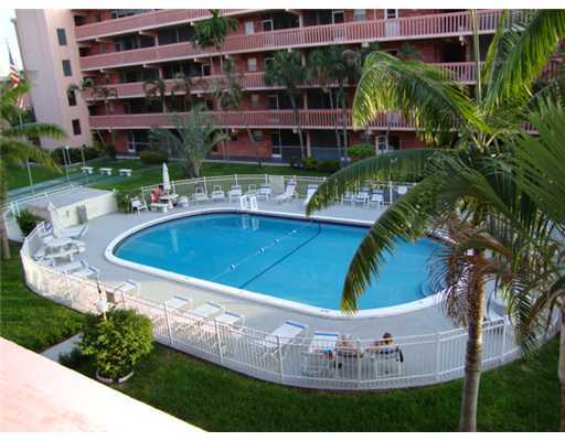 200 NE 12TH AV # 2C N, Hallandale, Florida 33009 