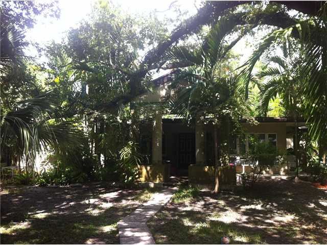 9490 SW 67 AV, Pinecrest, Florida 33156 