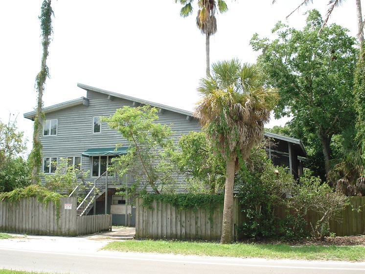 1052 8th St, Palm Harbor, FL 34683 