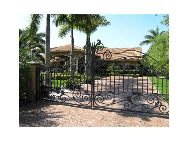 6075 SW 106 St, Pinecrest, Florida 33156 