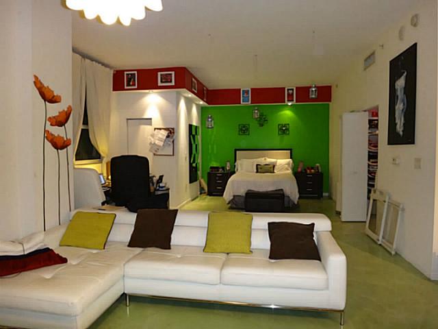 133 NE 2 AV # 1808, Miami, Florida 33132 