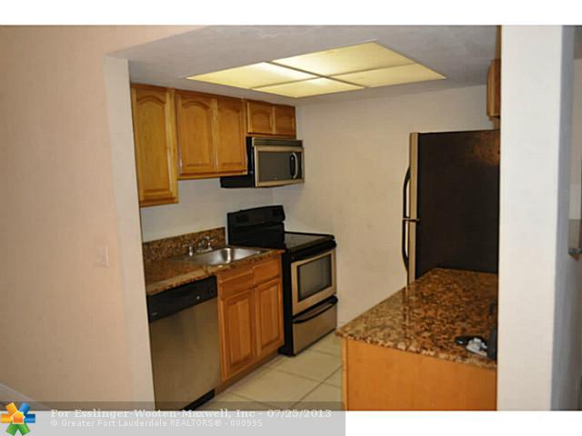 2100 DIANA DR # 205, Hallandale, Florida 33009 