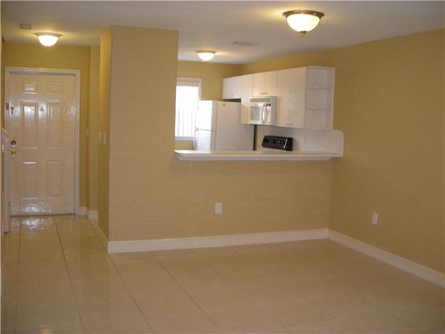 7965 NW 8 ST # 19E, Miami, Florida 33126 