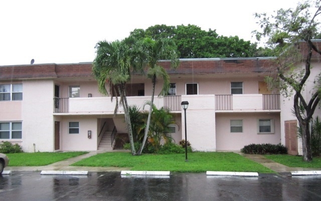 5520 Lakewood Cir N Apt 623, Margate, FL 33063 