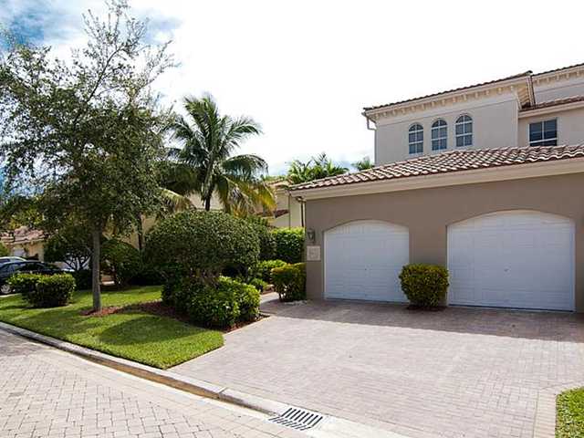 832 SPINNAKER DR # 832, Hollywood, Florida 33019 