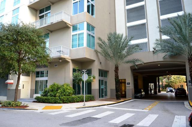 9055 SW 73 Ct 301, Miami, FL 33156 