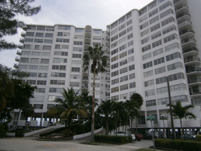 11930 N Bayshore Dr Unit Ph-8, North Miami, FL 33181 