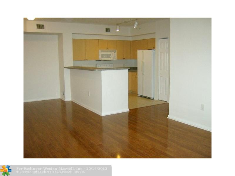 8040 N Nob Hill Rd # 105, Tamarac, Florida 33321 