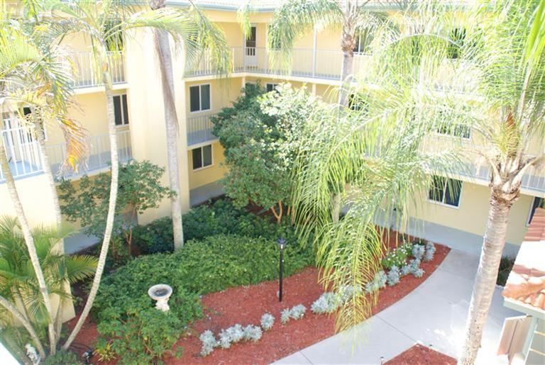 1001 Foxfire Ln #301, Naples, FL 34104 