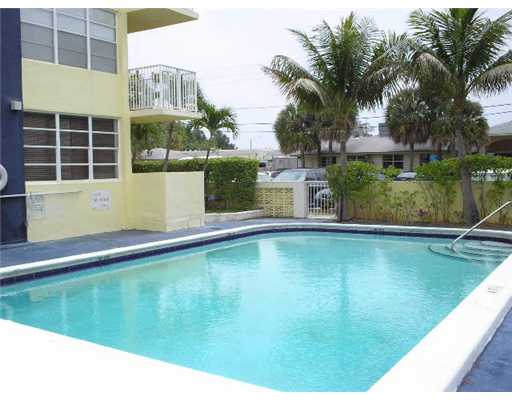 2175 NE 170 ST unit 107, North Miami Beach, FL 33162 