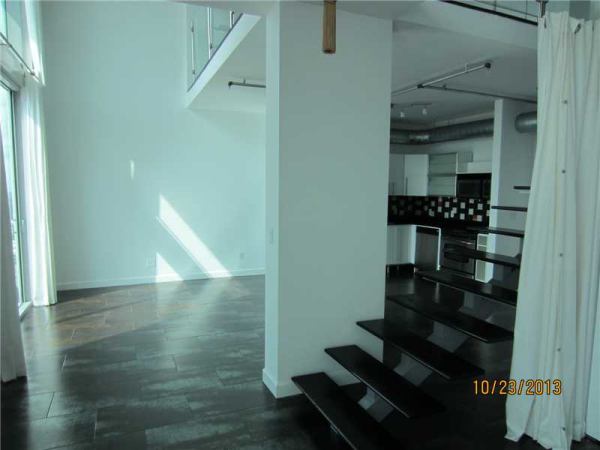 690 SW 1 CT # PHII15, Miami, Florida 33130 
