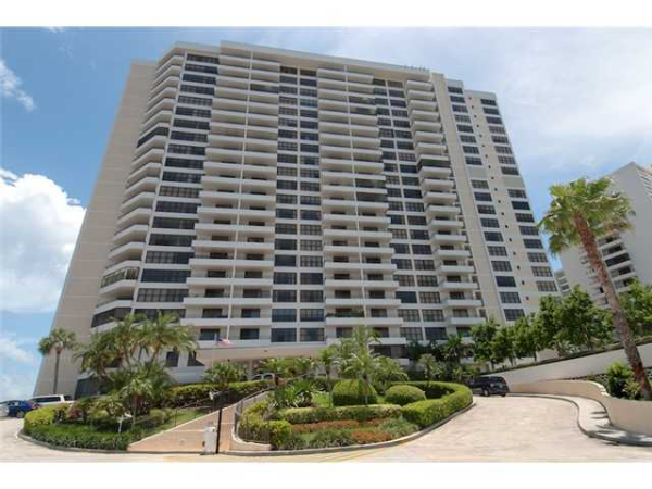 2500 Parkview Dr # 1517, Hallandale, Florida 33009 