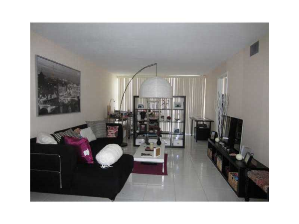 800 Parkview Dr # 903, Hallandale, Florida 33009 