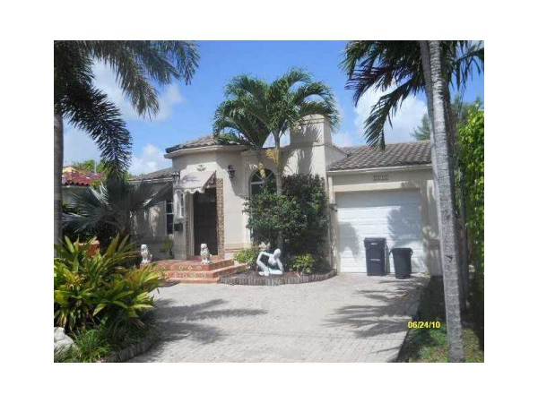 8926 EMERSON AV, Surfside, Florida 33154 