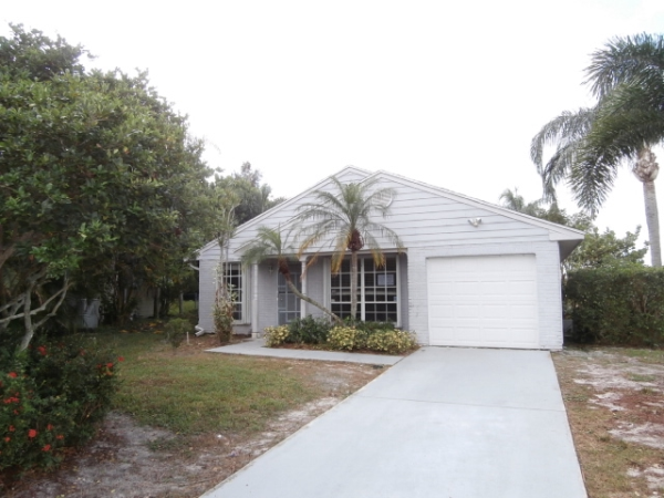 9007 Carma Dr, Boynton Beach, FL 33472 