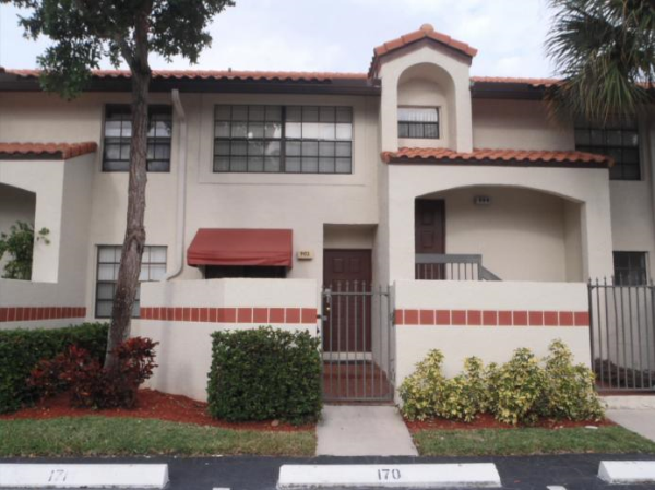 903 Republic Ct, Deerfield Beach, FL 33442 