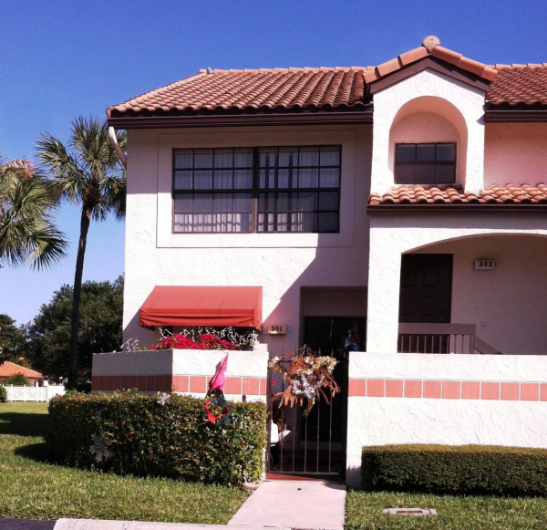 301 Lincoln Court Unit 301, Deerfield Beach, FL 33442 