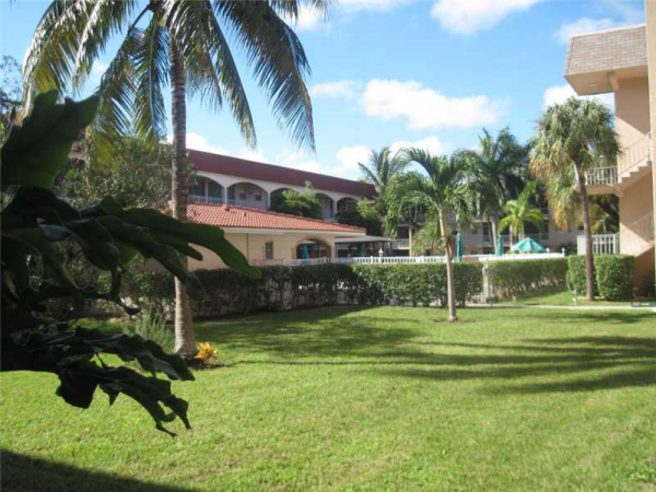 581 BLUE HERON DR # 201-B, Hallandale, Florida 33009 