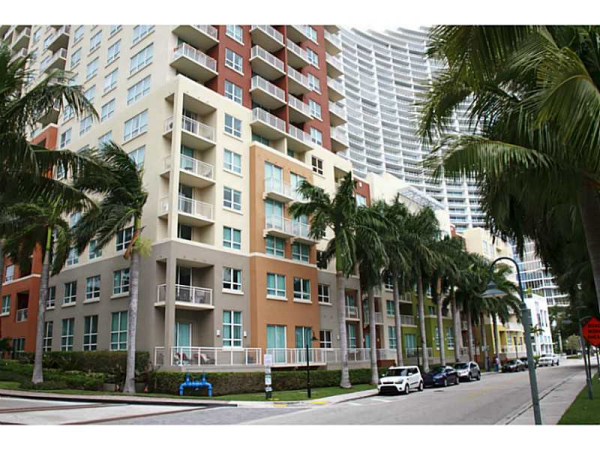 2000 N BAYSHORE DR # 327, Miami, Florida 33137 