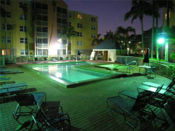 8353 LAKE DR # 201, Doral, Florida 33166 