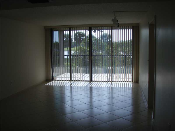 9735 NW 52 ST # 219, Doral, Florida 33178 