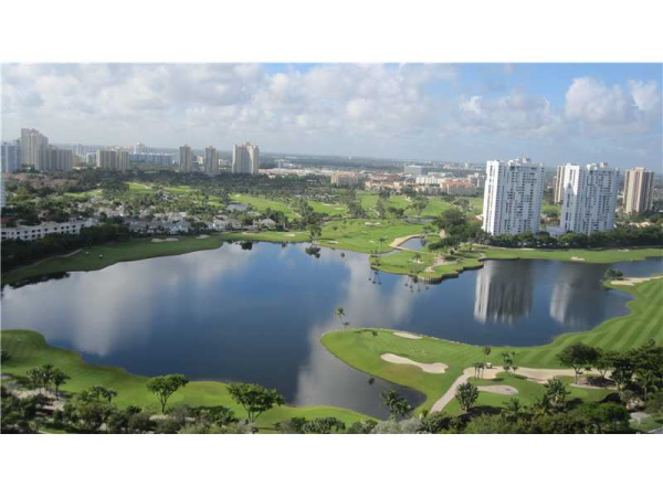 20281 E COUNTRY CLUB DR # TW3, Aventura, Florida 33180 