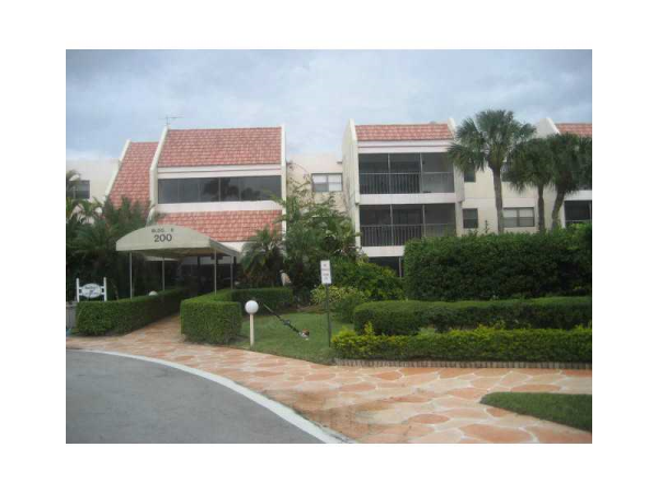 200 Lakeview Dr # 208, Weston, Florida 33326 